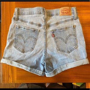 LEVIS mid length short size 27